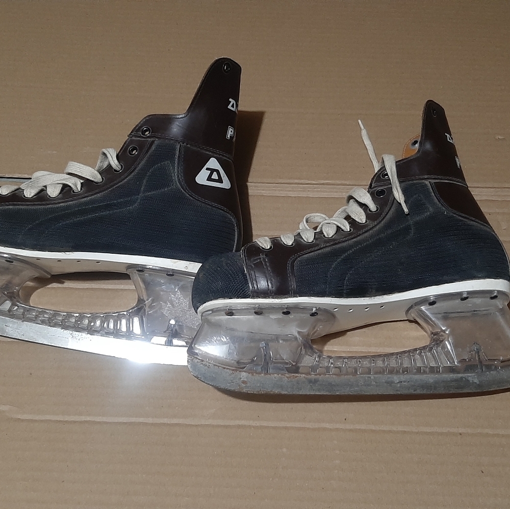 Daoust Pacer Clear Tuk Skates Size 9